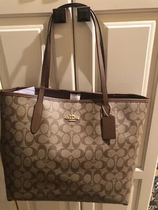 Coach LTH Town Beuteltasche beige und braun klassisch mit Signatur authentisch Valentinstag - Bild 1 von 4