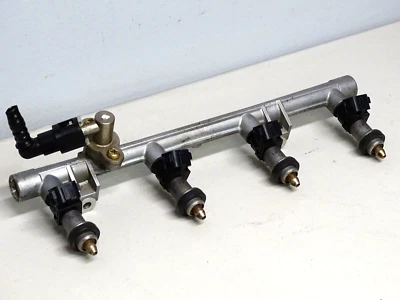 Suzuki GSXR 600 2001 riel inyector de combustible necesita limpieza Foto 1 de 4