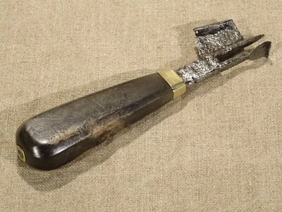 Outil ancien rouanne rainette fer forgé tonnelier - Photo 1/4