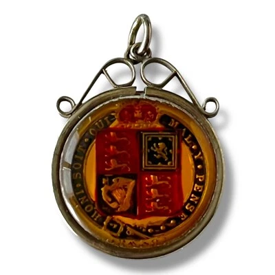Colgante moneda chelín esmaltado reina Victoria 1881 marco de plata de ley Foto 1 de 4