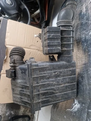 SUZUKI SWIFT MK2 (05-10) 1.3 PETROL AIR FILTER BOX HOUSING M13A - Image 1 of 4