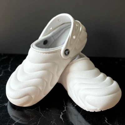 Zuecos clásicos forrados Crocs para adultos cálidos zuecos sin cordones pantuflas. Blanco Foto 1 de 4
