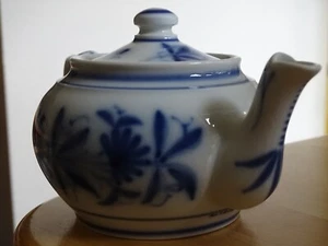 BAYEUX ANCIENNE PETITE CAFETIERE PORCELAINE MODELE MARGUERITES - Picture 1 of 10