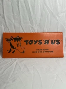 SPIELZEUG R US ORANGE MIT GIRAFFE KORB HÄNGERWAGEN PLAKETTE NEUWERTIG SEHR SELTEN - Bild 1 von 6
