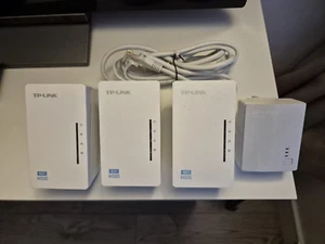 3 x TP-Link TL-WPA4220 AV500 WiFi Extenders + 1 x Powerline Adapter - Picture 1 of 2