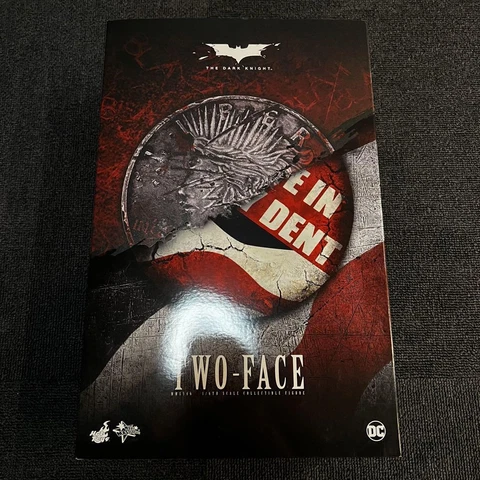 Hot Toys Two Face 2.0 Used Cover