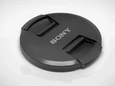 77mm LC-77 High Quality Design Centre Pinch LensCap with Sony Logo - UK SELLER - Image 1 of 4
