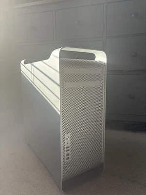 Mac Pro A1289 Desktop MD770LL/A Quad Core 3.2GHz, 1TB SSD, 32GB RAM, OS 10.13 - Image 1 of 4