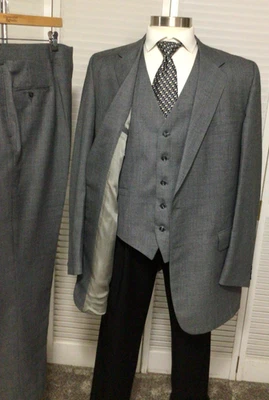 TRAJE VINTAGE PSC PARA HOMBRE GRIS 3 PIEZAS TALLA: 48L PANTALONES: 42x32 Foto 1 de 4