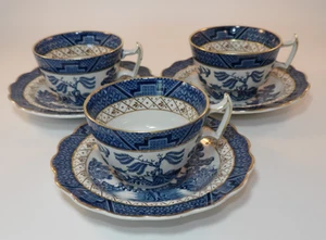 3 Booths Real Old Willow Patt A8025 Gilded Wavy Edge Teacups & Saucers 1940s VGC - Picture 1 of 16