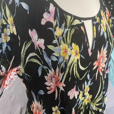 Blusa túnica floral e hiedra para mujer 1X negra floral calada campesina boho nueva con etiquetas Foto 1 de 4