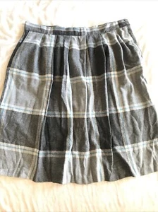 VTNG BLVD EAST gray plaid ladies midi pleated Wool Skirt POCKETS buttons Sz 42 - Picture 1 of 7