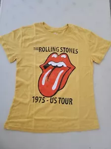 Camiseta gráfica de manga corta para mujer de los Rolling Stones mostaza - Imagen 1 de 4