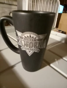 Disney’s California Adventure großer Kaffeebecher mattschwarz  - Bild 1 von 4