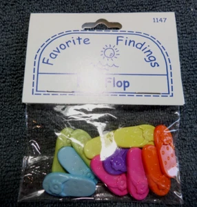 11 Favorite Findings Realistic Button Pack Set 7/8" Inch FLIP FLOP - Picture 1 of 2