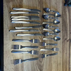 Vintage 23-teiliges Edelstahl-Besteckset Insico USA 8 Löffel, Messer, 7 Gabeln - Bild 1 von 4