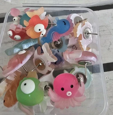 Under the sea Marine animals push pins tacks 20 ea. in plastic case  Adorable!! - Image 1 of 3