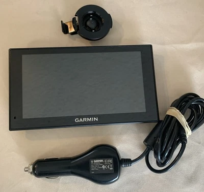 Garmin Nuvi GPS Navigation System - Black (2689LMT) Bundle charger - Image 1 of 4