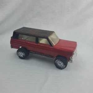 Vintage TONKA CHEROKEE CHIEF JEEP rosso e nero acciaio pressato #53078 - Foto 1 di 11