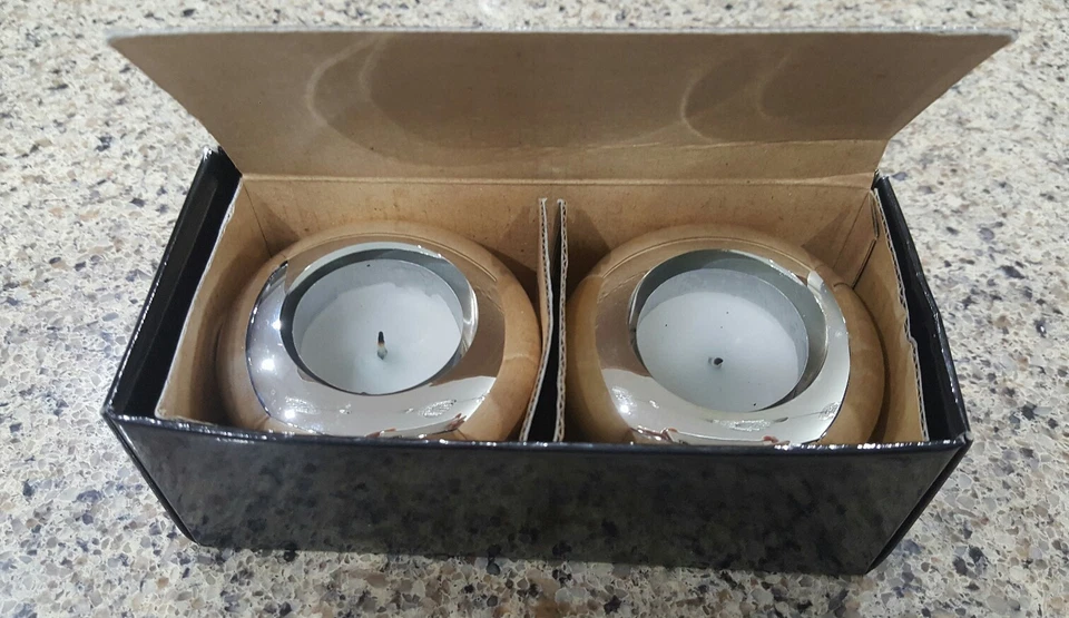 JUEGO DE (2) CANDELABROS CROMADOS FORMA REDONDA CANDELABROS CON FONDO DE FIELTRO Foto 1 de 1