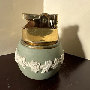 Vintage Green Wedgwood Grapevine Table Lighter England - Picture 1 of 11