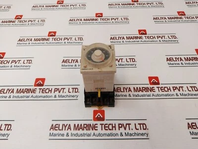 Lot of 2X OMRON H3CR-A Timer with Base 0-30 Min - Image 1 of 4