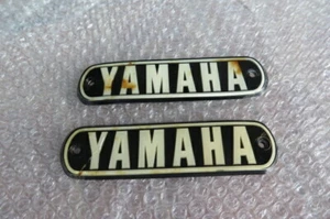 YAMAHA RD200 CS5 AS3 YAS3 TANK EMBLEM PAIR L+R SET GENUINE NOS JAPAN - Imagen 1 de 12