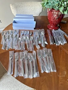 Wedgwood CLAREMONT Glossy 18/10 Stainless Flatware 40 PLACE SETTING - New - Picture 1 of 7