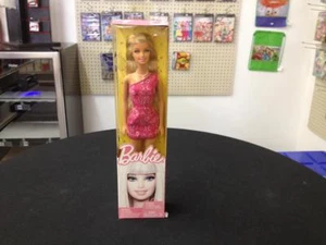 Barbie- Original Casual Dress Barbie Doll - Picture 1 of 2