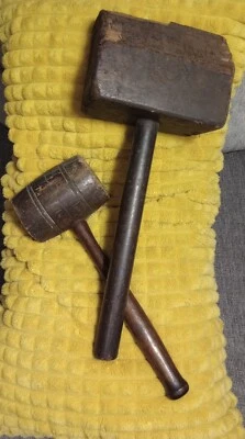 Carpinteros de madera antiguos primitivos hechos a mano MALLET/MARTILLO y jueces mazo rústico Foto 1 de 4