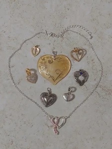 Lote de 8 corazones medallón colgante moderno de colección con diamantes de imitación mop tono dorado plateado - Imagen 1 de 19