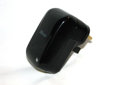 TRUST UK PLUG MAINS TO USB CHARGER 100-240V, OUTPUT 5V AT 2.1 AMPS, 10.5 WATTS - Image 1 of 3