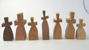 Lote de 7 cruces de madera artesanales arte rústico brutalista superficie inacabada pintable  - Imagen 1 de 7