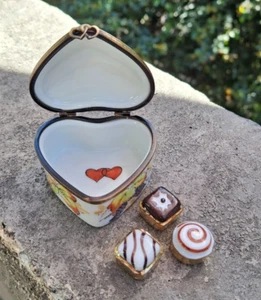 LA GLORIETTE LIMOGES HAND PAINTED ENAMEL PORCELAIN HEART CHERAB TRUFFLE PILL BOX - Picture 1 of 11