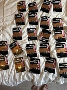 22 packs Duracell LR44 Batteries AG13 357 A76 RW82 L1154 SR44 alkaline - Picture 1 of 2