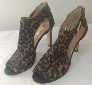 Womens Louise Et Cie Leopard Print Leather Ankle Strap Sandals Size 8.5 B - Picture 1 of 24