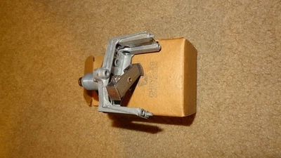 Imán de cuadro NOS Plymouth, Dodge, Chrysler o DeSoto. #57290D. Años 50 años 60. Foto 1 de 4