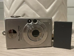 Canon PowerShot Digital ELPH S200 / Digital IXUS V2 2.0MP Digital Camera -... - Picture 1 of 2