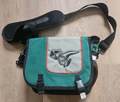 BOLSO MENSAJERO NINTENDO WII LEGEND OF ZELDA HYLIAN SHIELD VERDE ESTUCHE DE TRANSPORTE C71 Foto 1 de 4