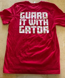 GUARD IT WITH GATOR Alligator Case Music Gear Tee Musikliebhaber Roadie T-Shirt NEU L - Bild 1 von 3