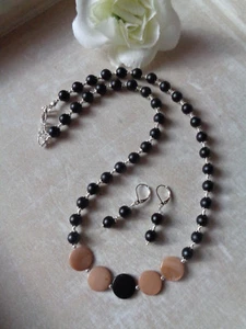 Wunderschöne  Halskette + Ohrbrisuren Perlmutt  beige/schwarz   UNIKAT - Bild 1 von 2