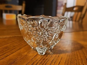 Mikasa Candy Dish Bowl Glass Snowflakes Design 2 7/8" Tall x 3 3/4" Trinket - Picture 1 of 9