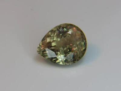 ПОТРЯСАЮЩИЙ КОЛЛЕКЦИОННЫЙ ДРАГОЦЕННЫЙ КАМЕНЬ 8,25 КАРАТА НЕОБРАБОТАННЫЙ НАТУРАЛЬНЫЙ ТУРЕЦКИЙ МЕНЯЮЩИЙ ЦВЕТ ДИАСПОР - Изображение 1 из 4