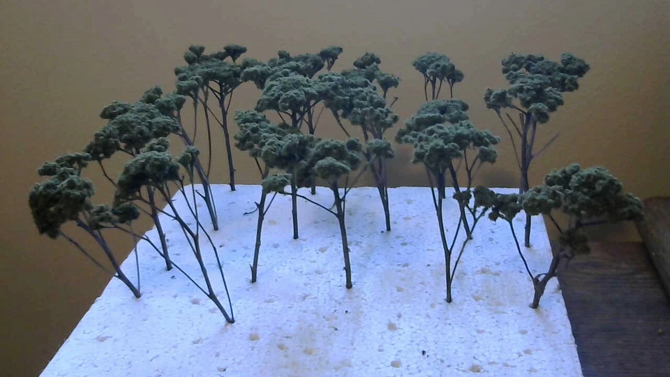 Tall Shade Trees Light Green 6 Inches Tall HO Scale Lot of 5 Trees - Image 1 of 4