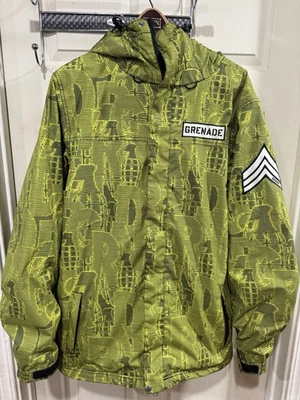 Chaqueta de Snowboard Grenade Fatigue Project Hombre, Verde Medio Estampado Esquí Foto 1 de 4