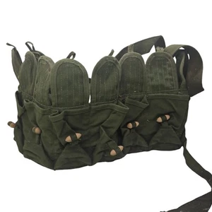 Cintura munizioni vintage epoca Vietnam verde scuro NVA bandolier VC 7,62 10 sacchetti cinese - Foto 1 di 4