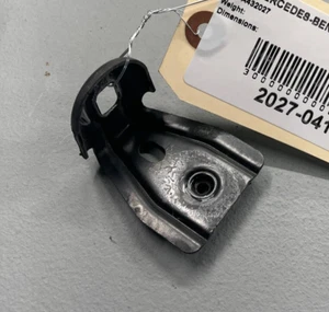 2007-2013 MERCEDES S550 W221 FRONT RIGHT OR LEFT FENDER LOWER MOUNT BRACKET OEM - Picture 1 of 6
