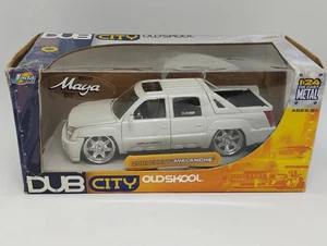 Chevy Avalanche 2001 blanco metálico Dub City escala 1:24 Jada Toys CAJA DAÑADA - Imagen 1 de 5