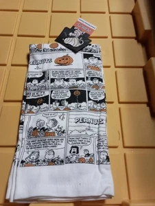 Set 2 asciugamani da cucina Halloween Peanuts Snoopy nuovi con etichette Best Brands 2022 - Foto 1 di 3