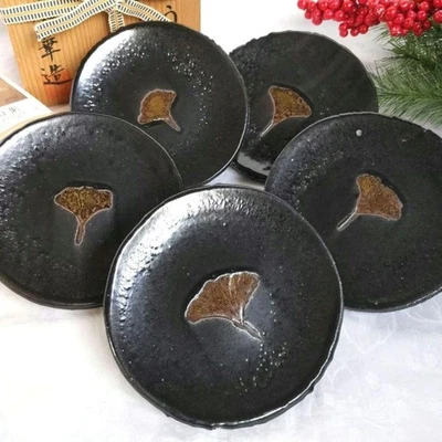 Piatto con iscrizione Eika Pottery Eikazu Ginkgo Konoha Tenmoku fatto a mano ... - Immagine 1 di 4